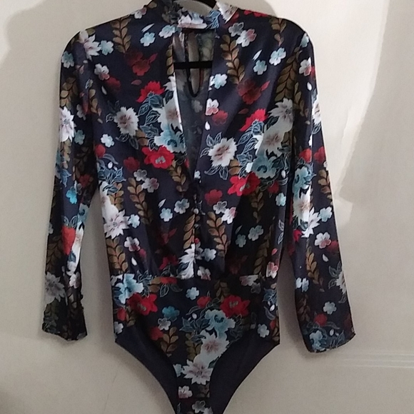 Zara accessories floral bodysuit with choker. - Picture 2 of 6